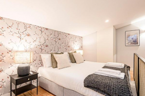 Bonfim Elegant Duplex w/ AC by LovelyStay